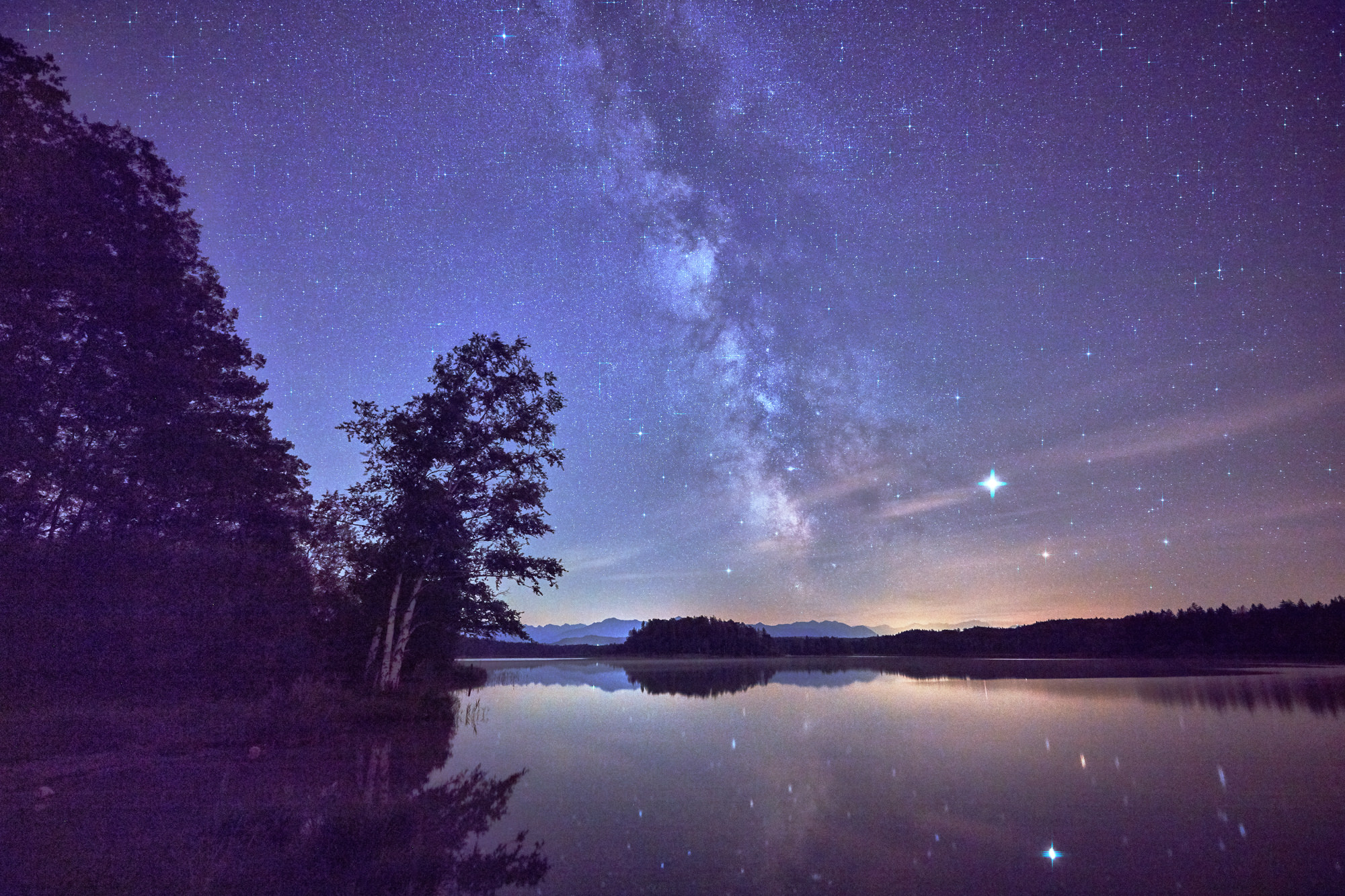 Landschaften und Milchstrasse